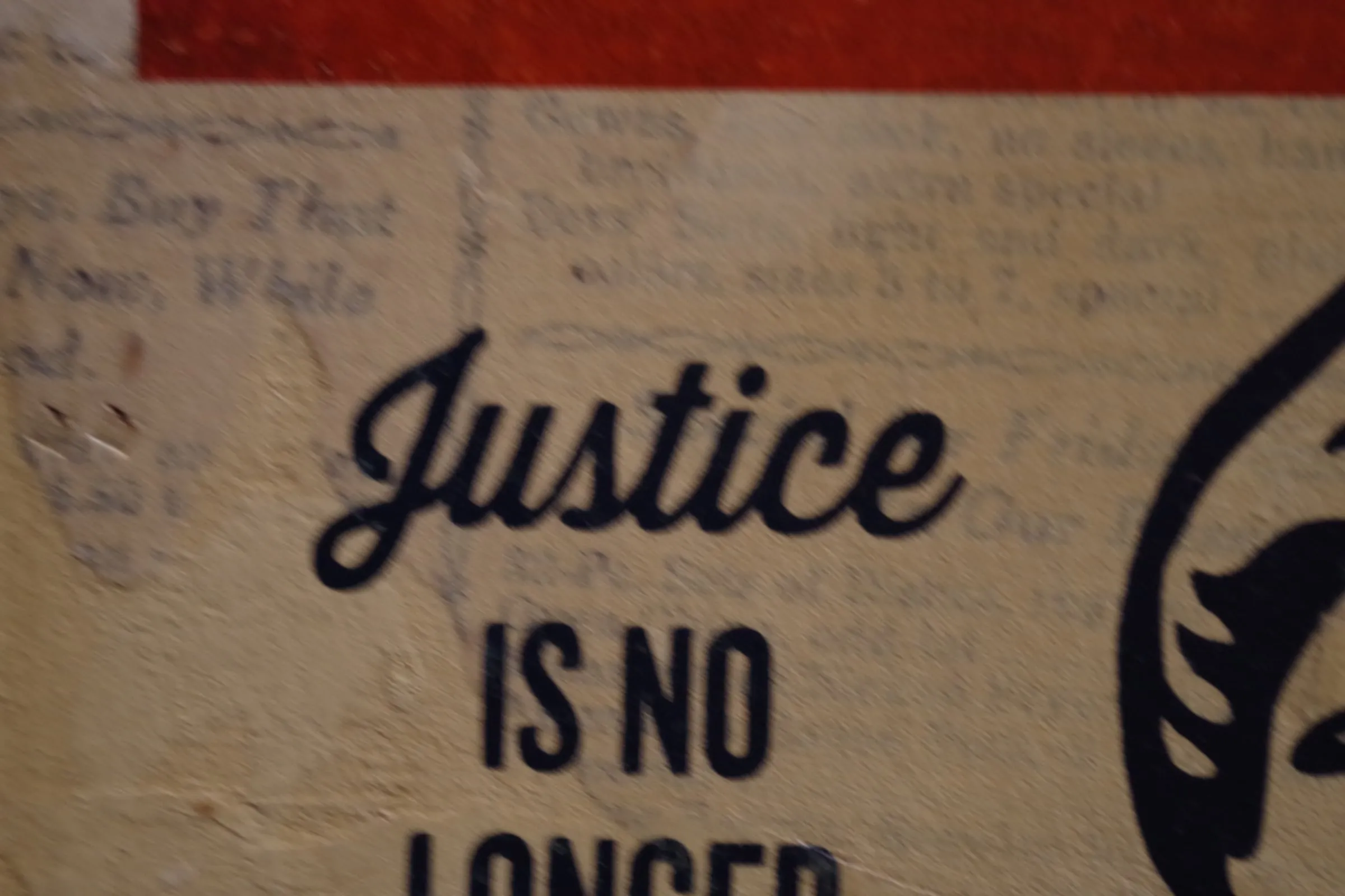Justice is no longer 글자 부분