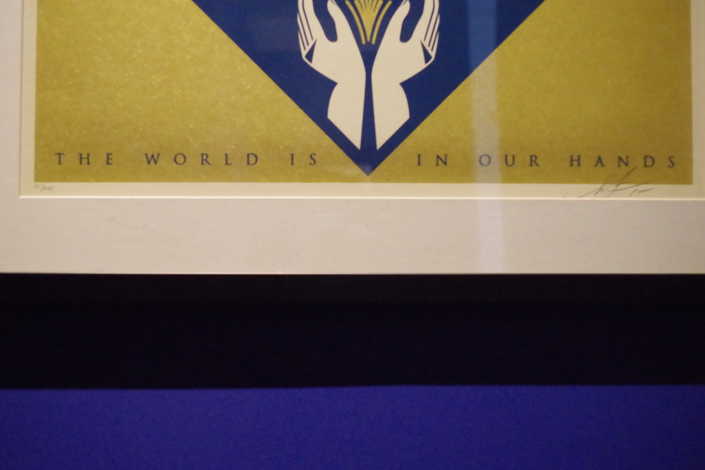 The world is in our hands 글자 부분